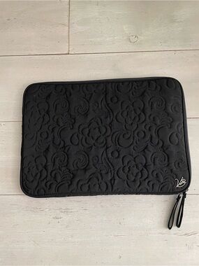 Vera Bradley Black Quilted Laptop Sleeve Floral Lining Inner Pocket Zip Close
